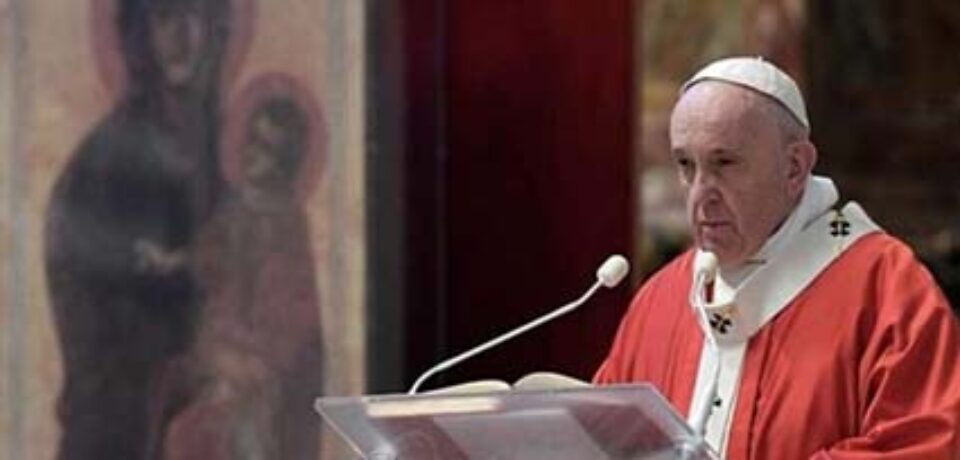 Los verdaderos héroes son los que se dan a sí mismos para servir a los demás (Papa Francisco)